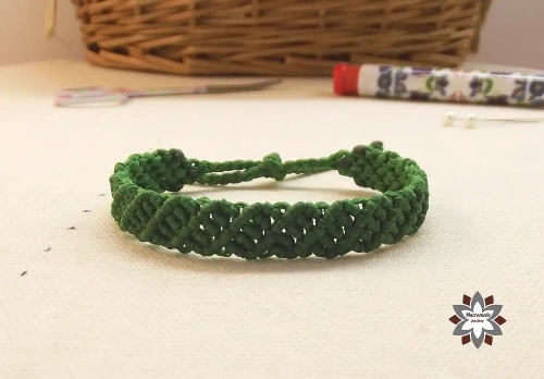 Step bracelet macrame tutorial