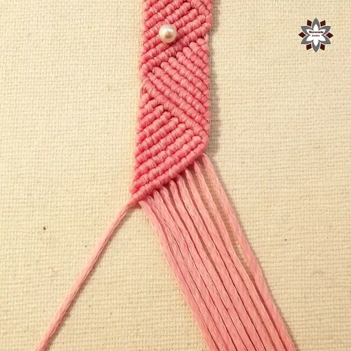 Zigzag triangle macrame friendship bracelet tutorial