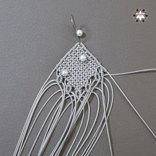 Silver macrame earring tutorial by Macramotiv